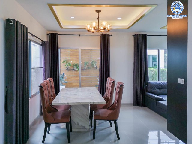 *****บ้านแฝดมือสองนนทบุรี ม.เรสท์ บางใหญ่ บ้านสวยพร้อมอยู่ เนื้อที่ 38.7 ตร.ว. ฟังก์ชั่น 3 ห้องนอน 2 ห้องน้ำ แถมแอร์ 1 เครื่อง! ต่อเติมครบ มีบิ้วท์อินครัว และโรงจอดรถพร้อมใช้งาน บนทำเลเดินทางสะดวก ใกล้เซ็นทรัลเวสต์เกต อิเกีย ทางด่วน และรถไฟฟ้าสถานี "คลองบางไผ่"